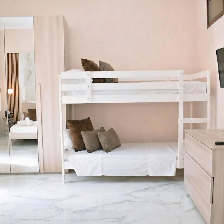 Home Holiday Rome - 600 m a piedi dal Colosseo - Appartamento con 2 Camere da Letto - 4