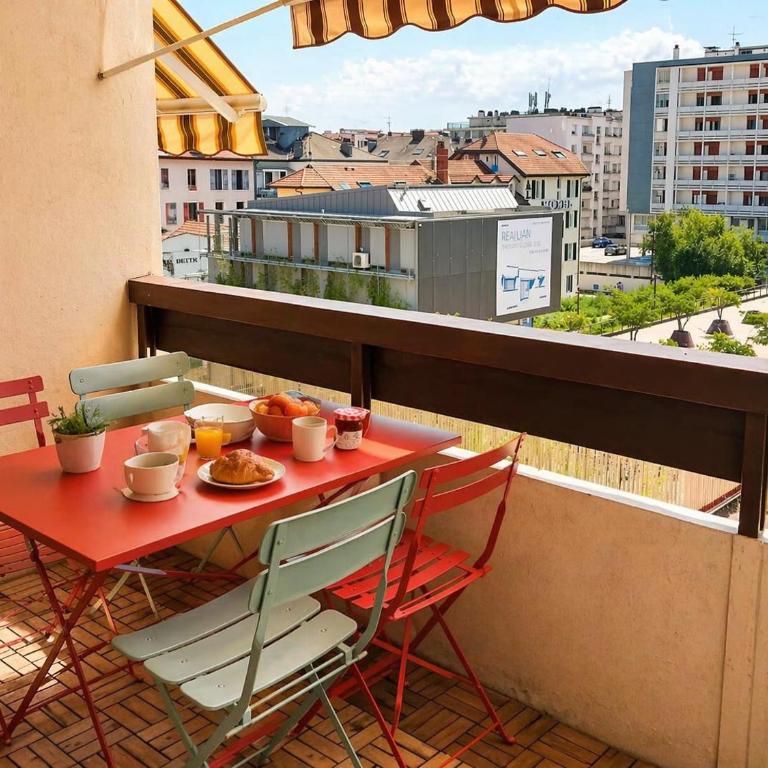 T3 Hypercentre Annecy - Lac & Garage - Tout à pied - Two-Bedroom Apartment - 2