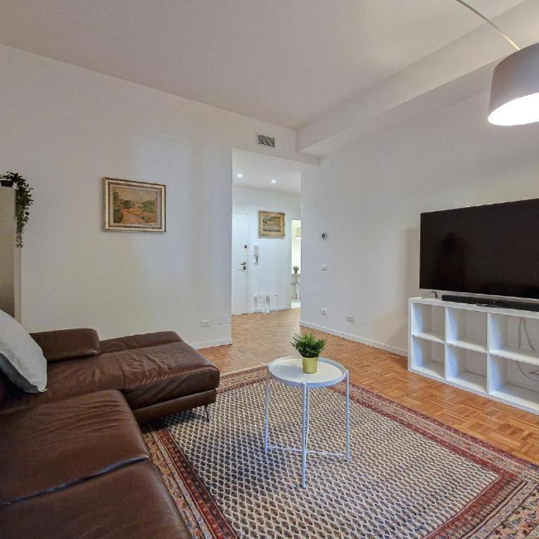 Charme on the Bridge - City Center - Two-Bedroom Apartment - 15