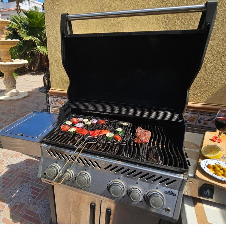 13 Guest Villa 3 min Walk to Beach BBQ Cinema Perfect for Groups - Villa - 71