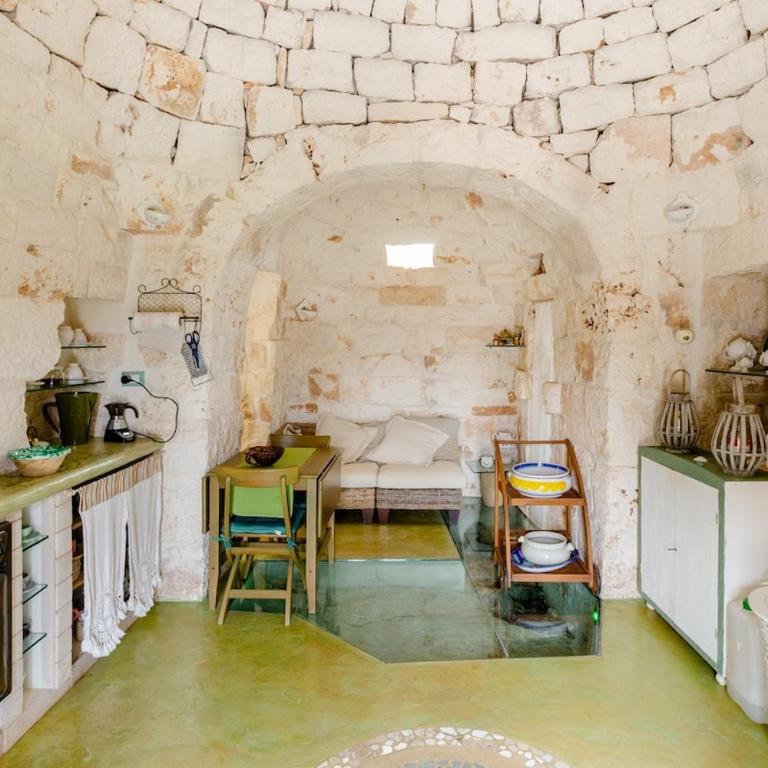 Ostuni Trullo di Charme with pool - Two-Bedroom House - 16