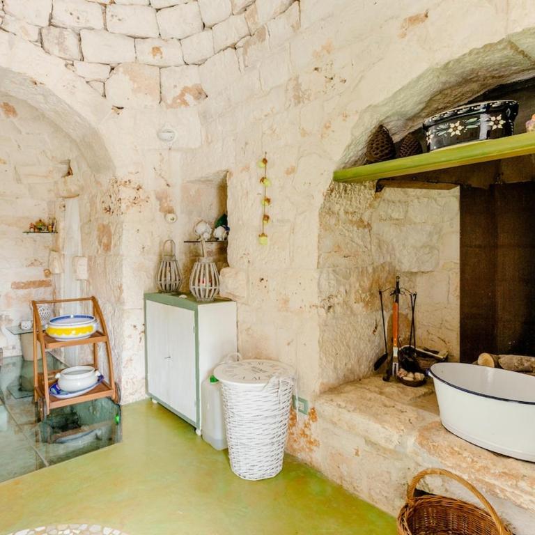 Ostuni Trullo di Charme with pool - Two-Bedroom House - 31
