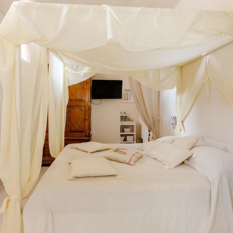 Ostuni Trullo di Charme with pool - Two-Bedroom House - 19