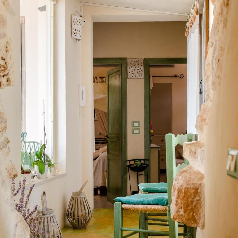 Ostuni Trullo di Charme with pool - Two-Bedroom House - 18