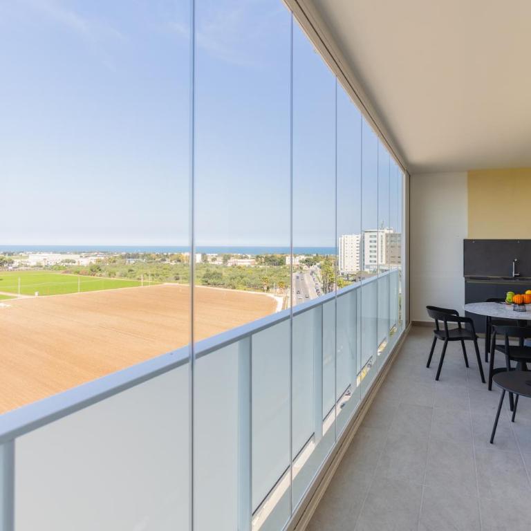 Campo's Guest House Airport - Luxury Quadruple Room - 22