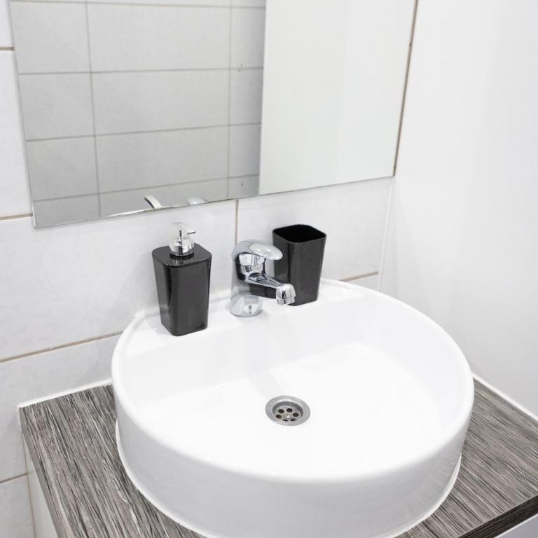 Stylish Apartment with Free WiFi 3 min to BIG Mall Quiet and Well Connected - Apartman sa 1 Spavaćom Sobom - 17