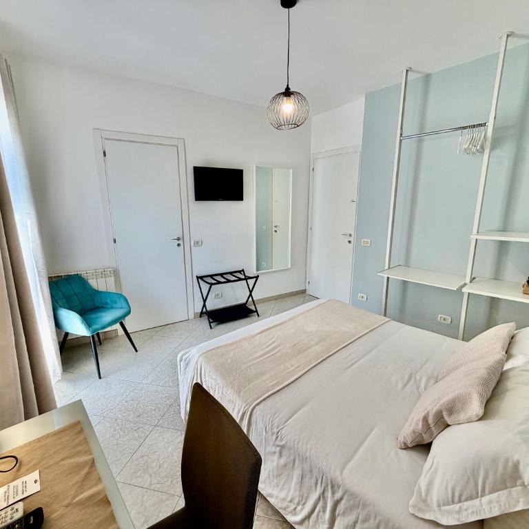 Ma&Mi Guest House - Camera Matrimoniale con Balcone e Vista Montagna - 3