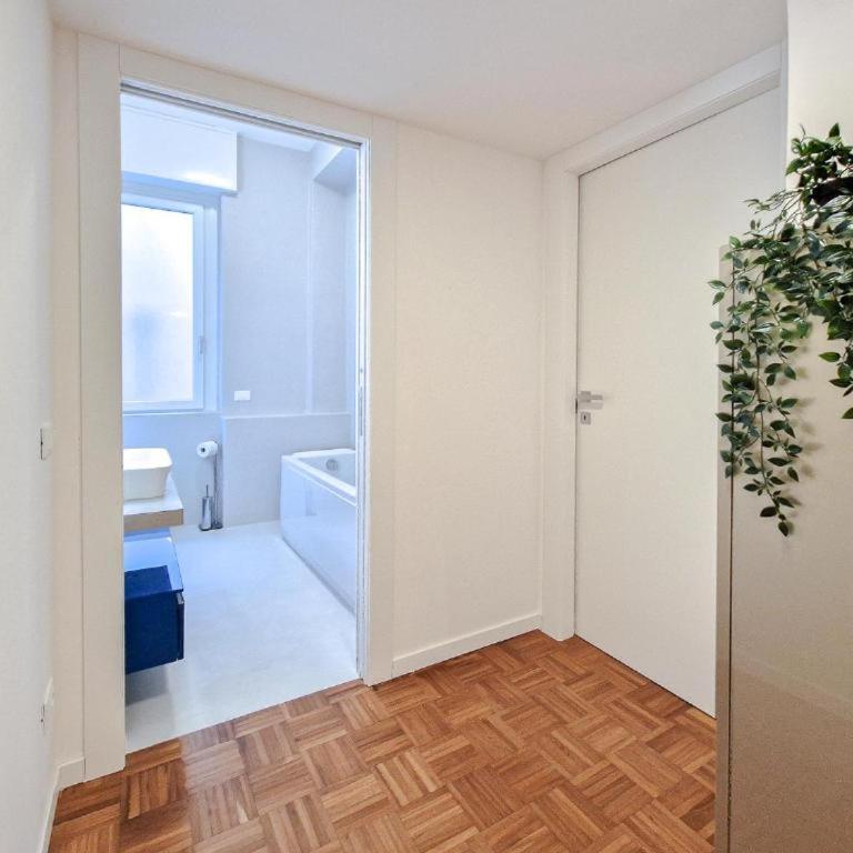 Charme on the Bridge - City Center - Two-Bedroom Apartment - 7