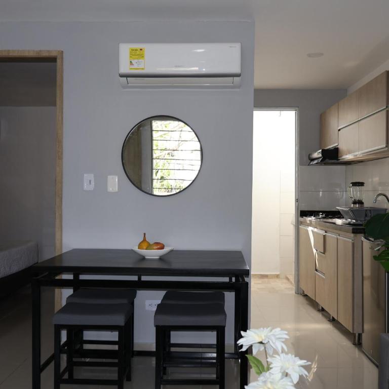 Apto 1BR con Aire cerca Centro Historico y Aeropuerto - Two-Bedroom Apartment - 6