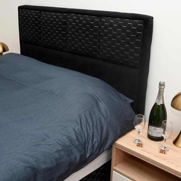 Daisy 1 - One-Bedroom Apartment - 6