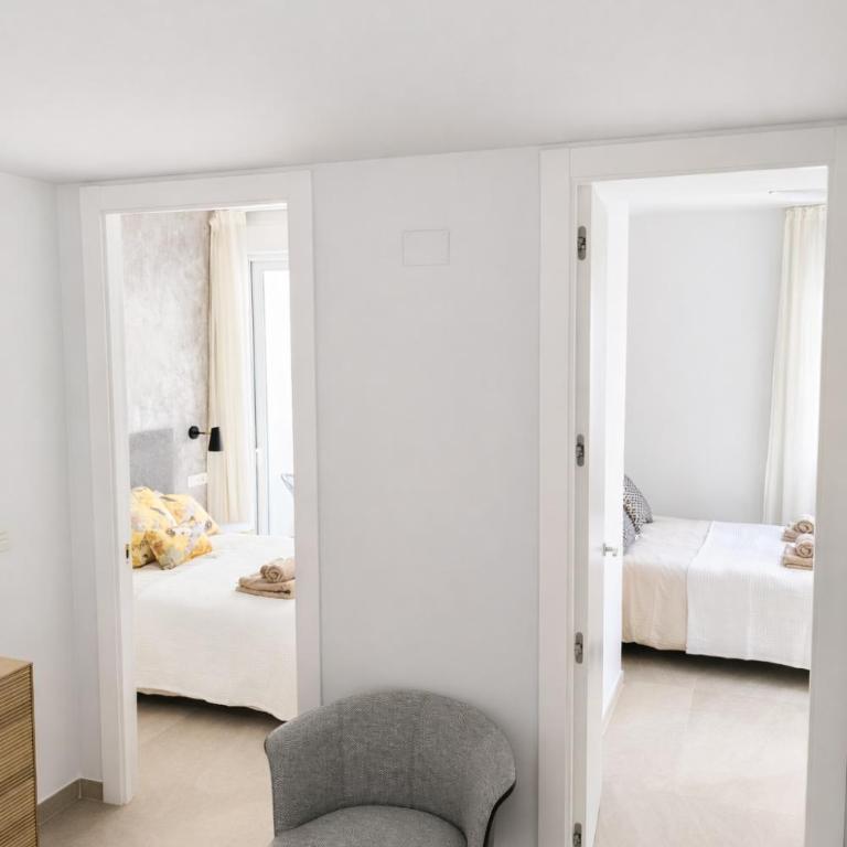 Sunny Waves & Coast 2 Apts, 6BR, AC & Heated POOL - Apartamento Superior - 8