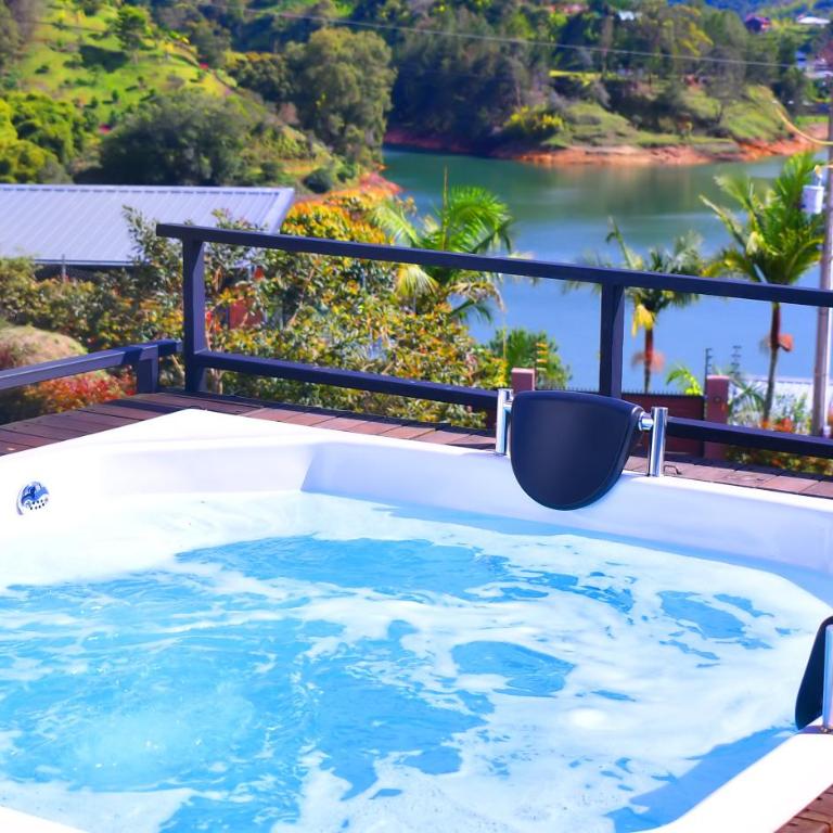 Vista de lujo al embalse guatape con Jacuzzi y Cerca a la piedra del peñol - Three-Bedroom Villa - 31