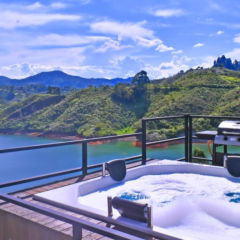 Vista de lujo al embalse guatape con Jacuzzi y Cerca a la piedra del peñol - Three-Bedroom Villa - 1