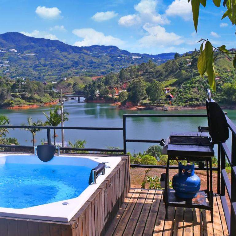 Vista de lujo al embalse guatape con Jacuzzi y Cerca a la piedra del peñol - Three-Bedroom Villa - 17