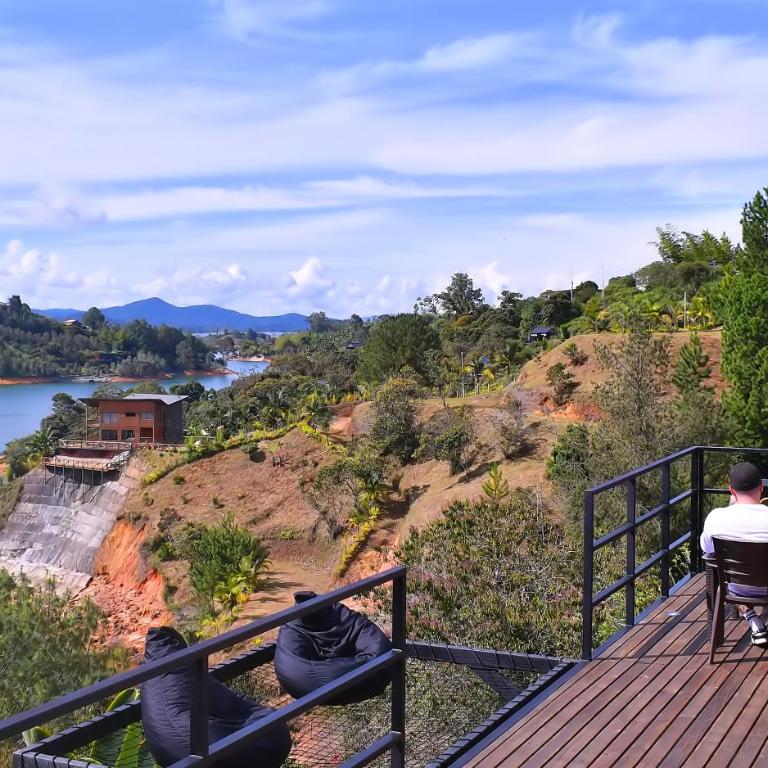 Vista de lujo al embalse guatape con Jacuzzi y Cerca a la piedra del peñol - Three-Bedroom Villa - 15
