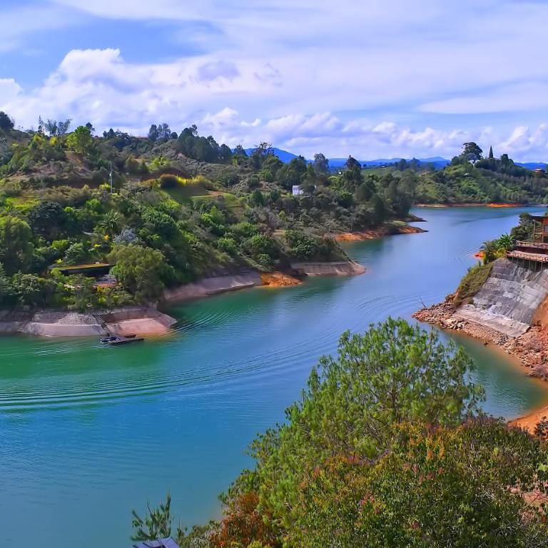 Vista de lujo al embalse guatape con Jacuzzi y Cerca a la piedra del peñol - Three-Bedroom Villa - 3