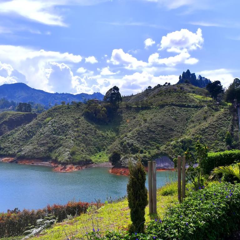 Vista de lujo al embalse guatape con Jacuzzi y Cerca a la piedra del peñol - Three-Bedroom Villa - 29