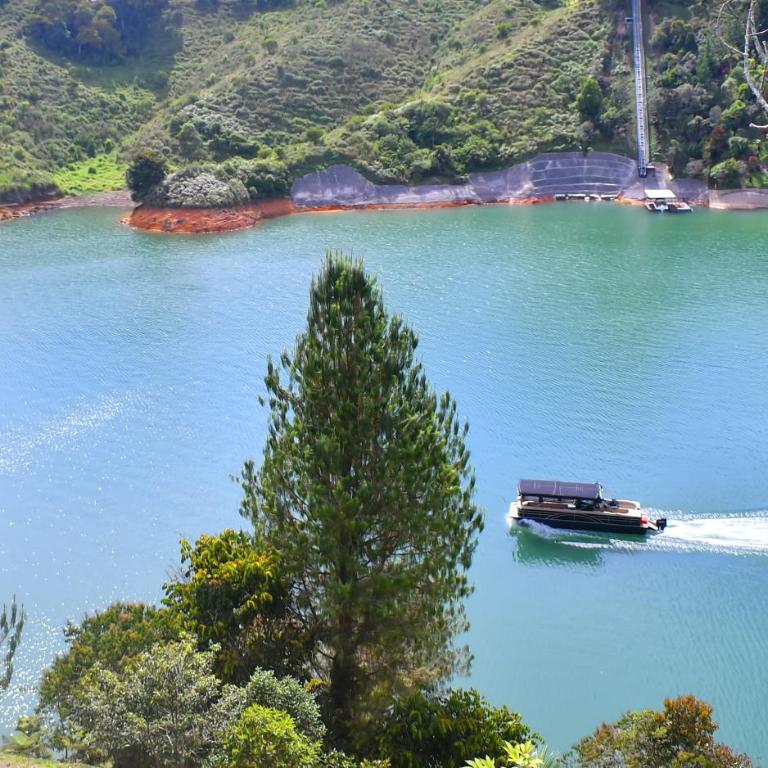 Vista de lujo al embalse guatape con Jacuzzi y Cerca a la piedra del peñol - Three-Bedroom Villa - 34