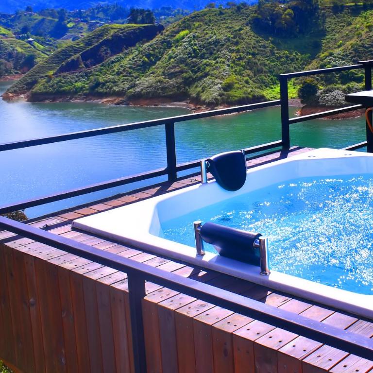 Vista de lujo al embalse guatape con Jacuzzi y Cerca a la piedra del peñol - Three-Bedroom Villa - 25