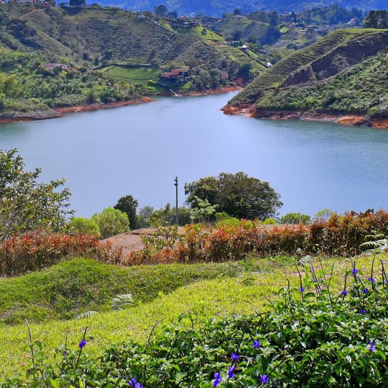Vista de lujo al embalse guatape con Jacuzzi y Cerca a la piedra del peñol - Three-Bedroom Villa - 33