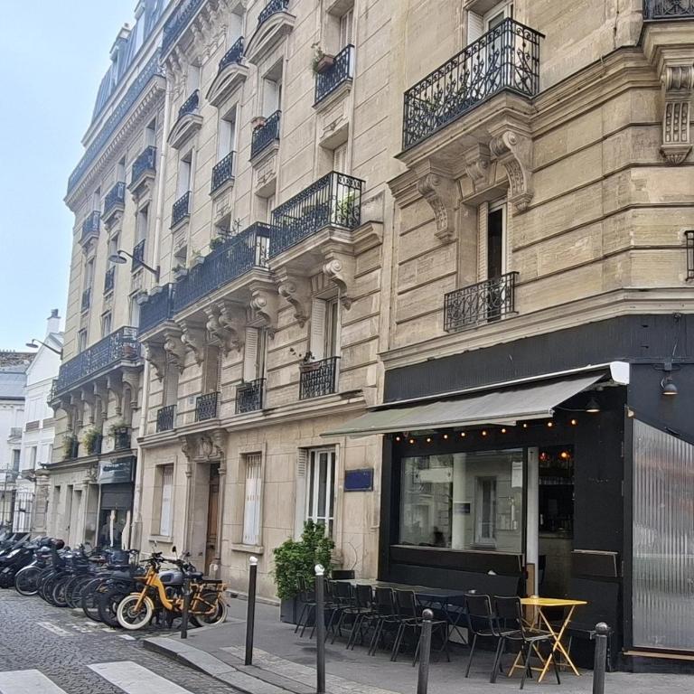 Chambre calme pour les femmes - Paris animé - Chambre Simple avec Salle de Bains Commune - 14
