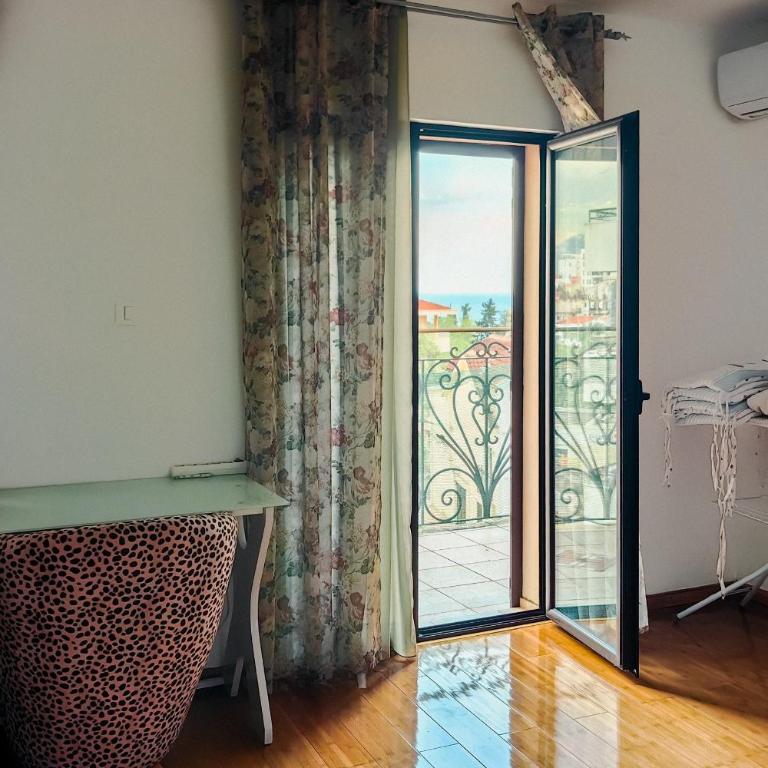 Paradise Garden Villa - Three-Bedroom Apartment - 8