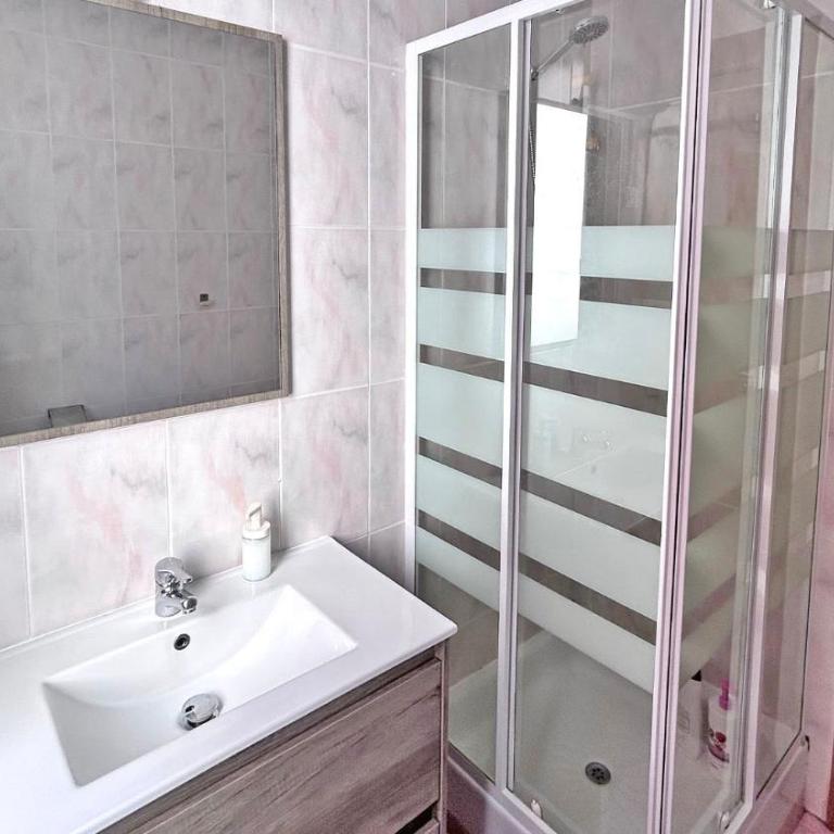 Precioso piso junto Ayuntamiento - Two-Bedroom Apartment - 7