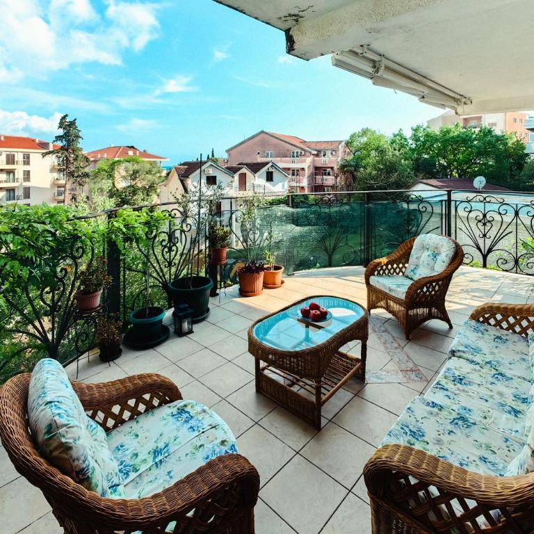 Paradise Garden Villa - Three-Bedroom Apartment - 1