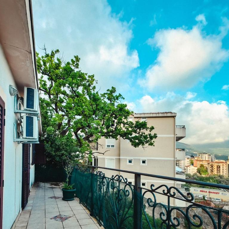 Paradise Garden Villa - Three-Bedroom Apartment - 13