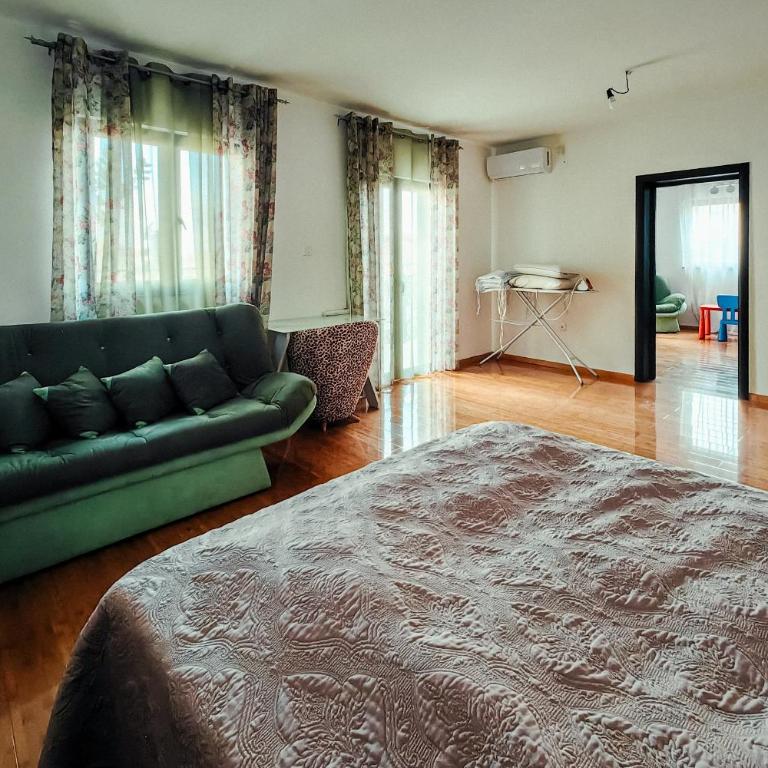 Paradise Garden Villa - Three-Bedroom Apartment - 34
