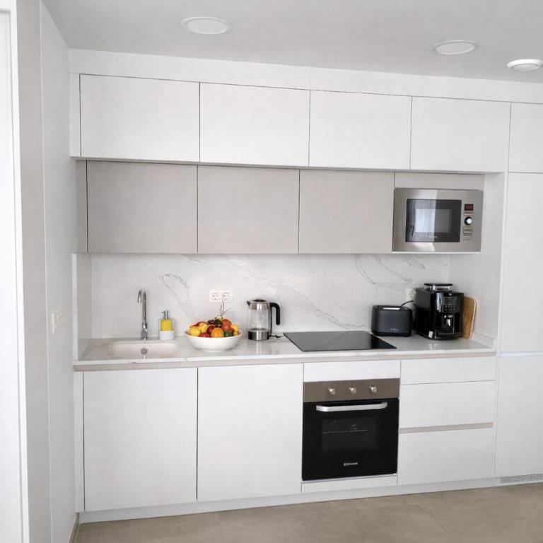Sunny Waves & Coast 2 Apts, 6BR, AC & Heated POOL - Apartamento Superior - 13