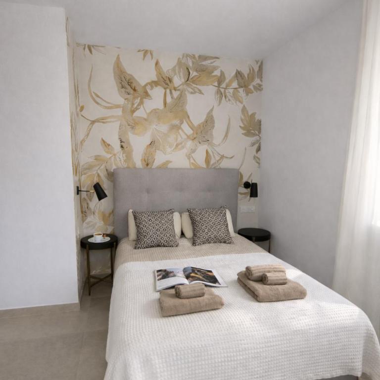 Sunny Waves & Coast 2 Apts, 6BR, AC & Heated POOL - Apartamento Superior - 19