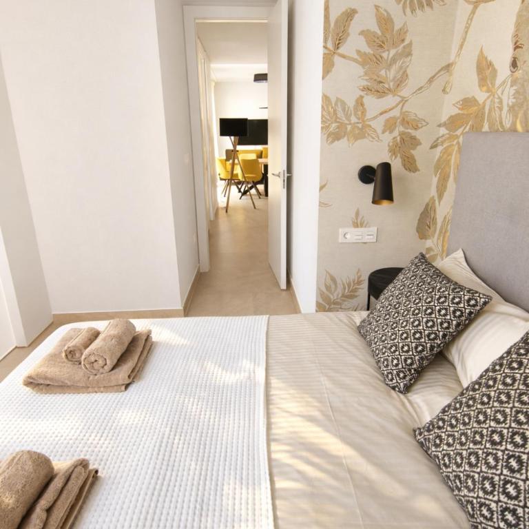 Sunny Waves & Coast 2 Apts, 6BR, AC & Heated POOL - Apartamento Superior - 18