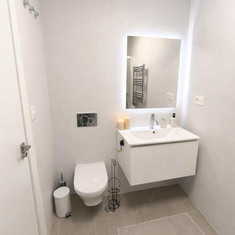 Sunny Waves & Coast 2 Apts, 6BR, AC & Heated POOL - Apartamento Superior - 23