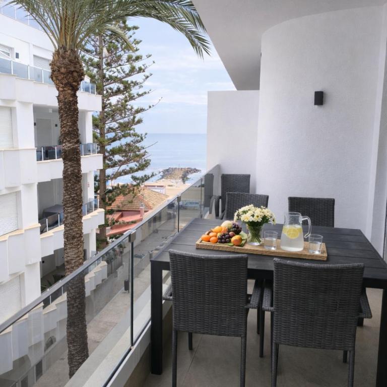 Sunny Waves & Coast 2 Apts, 6BR, AC & Heated POOL - Apartamento Superior - 29