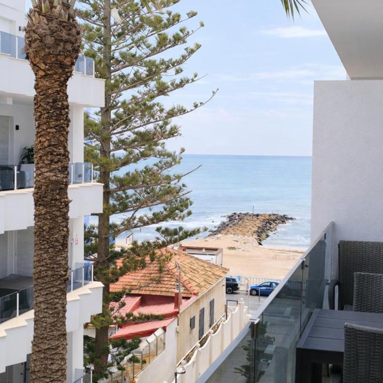Sunny Waves & Coast 2 Apts, 6BR, AC & Heated POOL - Apartamento Superior - 30