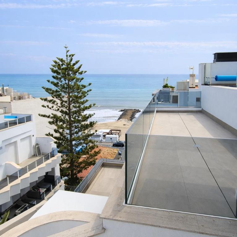 Sunny Waves & Coast 2 Apts, 6BR, AC & Heated POOL - Apartamento Superior - 35
