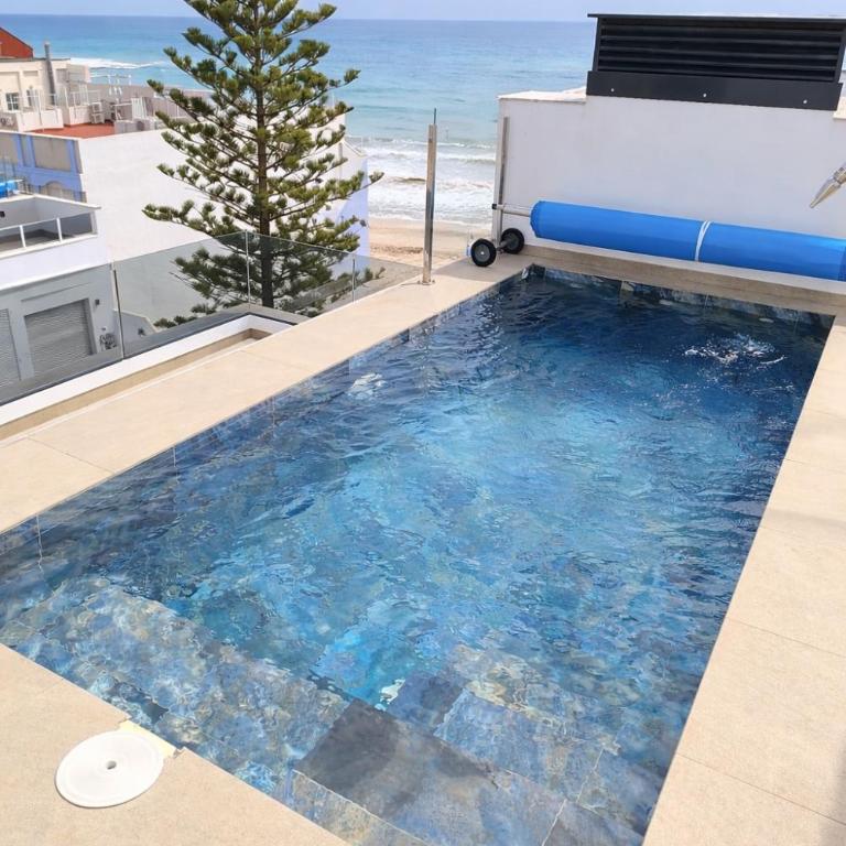 Sunny Waves & Coast 2 Apts, 6BR, AC & Heated POOL - Apartamento Superior - 3