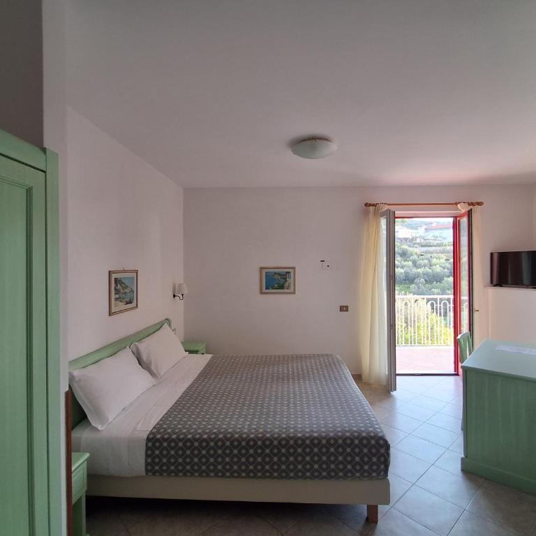 Hotel Dania - Double Room with Balcony - 2