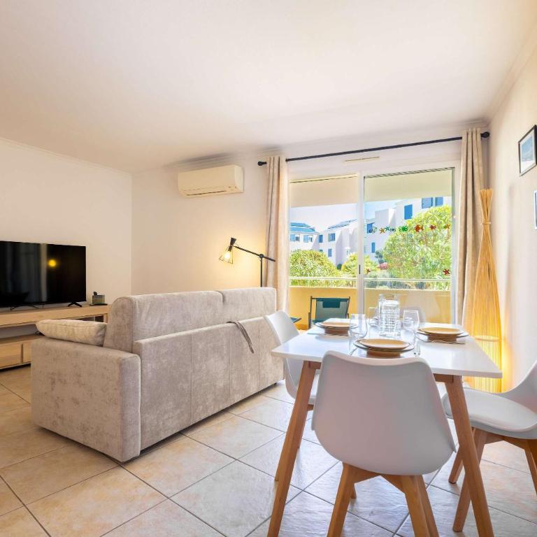 Vue piscine Appartement sympa - Apartment - 16