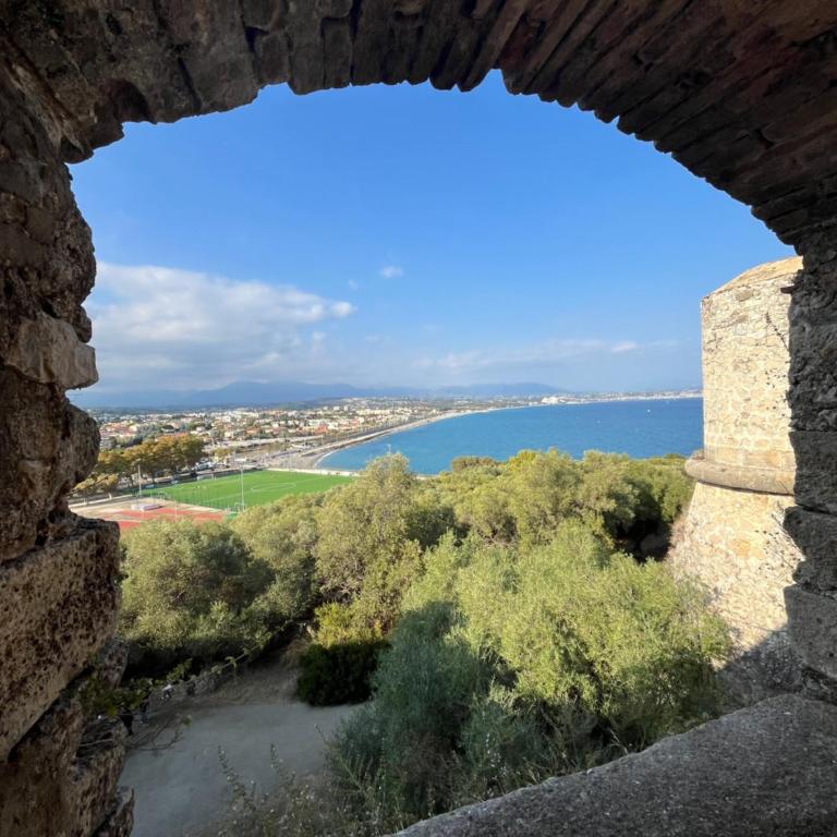 Vieil Antibes, ravissant 2p avec petite terrasse - Appartement 1 Chambre - 30