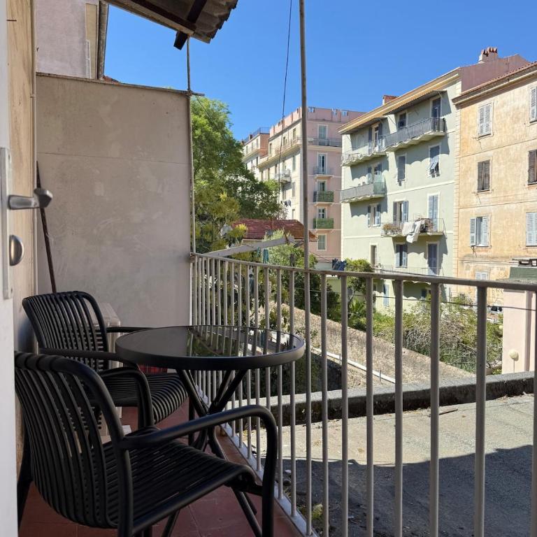 Cozy T3 center Ajaccio Family Balcony AC - Appartamento con 2 Camere da Letto e Balcone - 10
