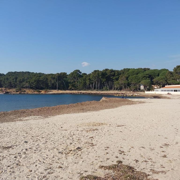 Appartement lumineux de 55 m2 avec 2 chambres, jardin de 90m2 et accès plage et commerces à pied - Apartment mit 2 Schlafzimmern - 4