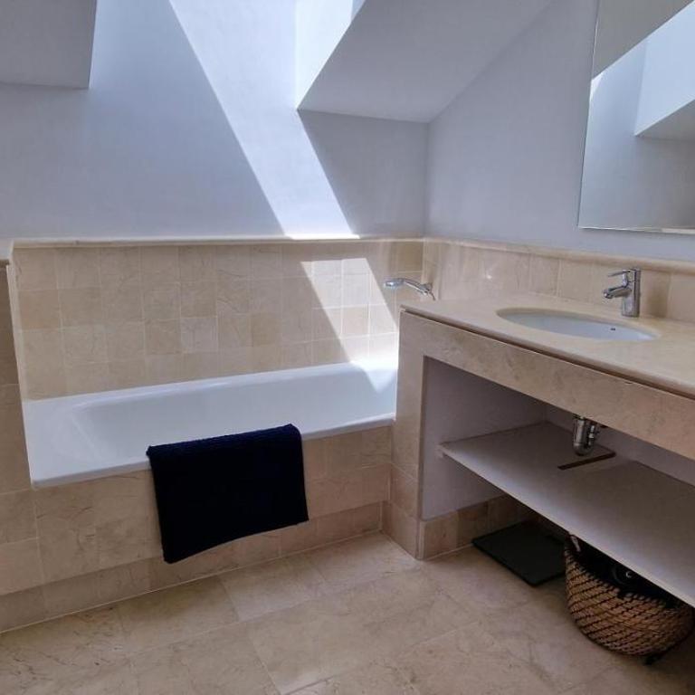 Scandinavian Modern Villa in Benalmádena - Villa - 33