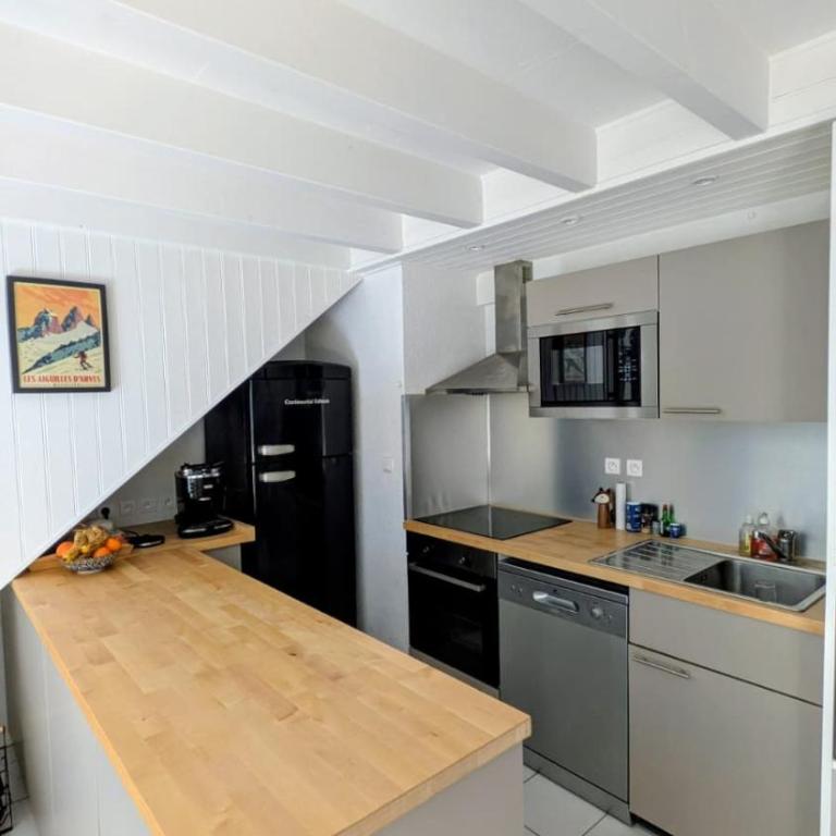 Lacanau Océan, maison 6p, grande terrasse sous les pins, golf, piscine & océan à vélo - Four-Bedroom House - 5