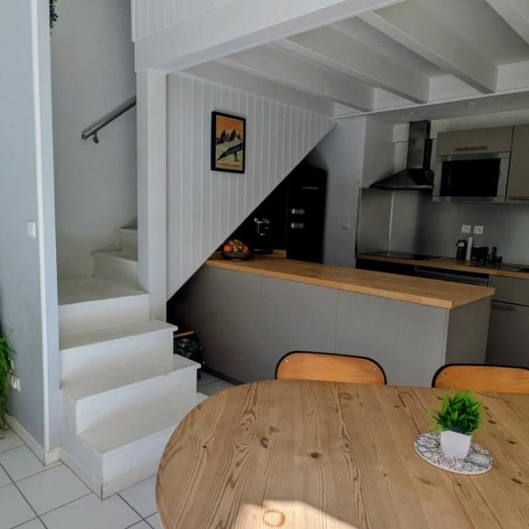 Lacanau Océan, maison 6p, grande terrasse sous les pins, golf, piscine & océan à vélo - Four-Bedroom House - 9