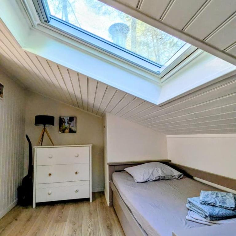 Lacanau Océan, maison 6p, grande terrasse sous les pins, golf, piscine & océan à vélo - Four-Bedroom House - 13