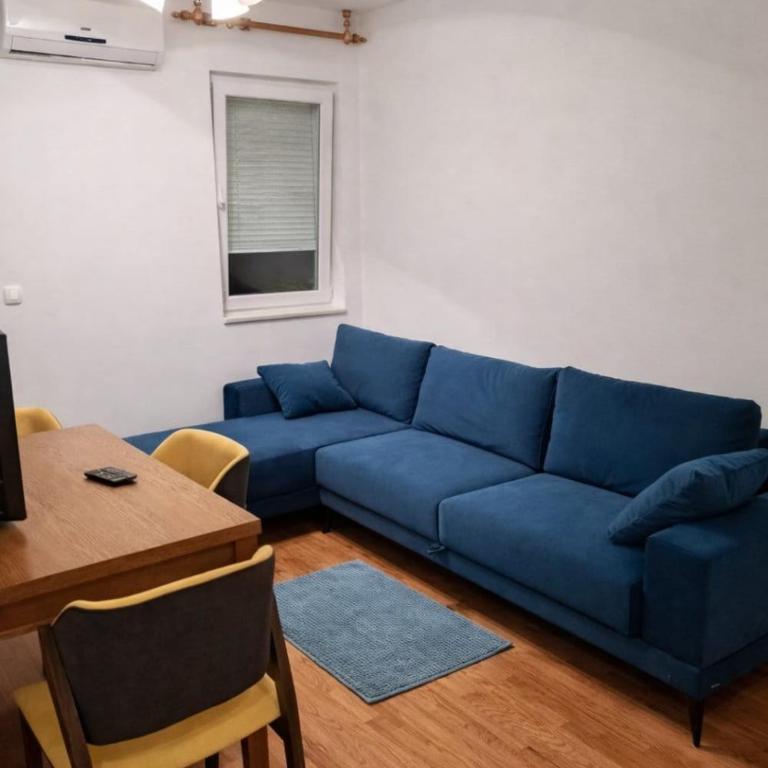 Apartment Lara - One-Bedroom Apartment with Balcony and City View - 4