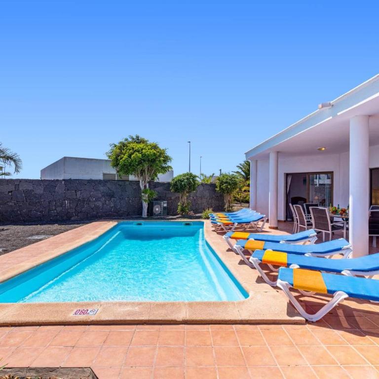 Villa Zoe by Villa Plus - Villa - 1