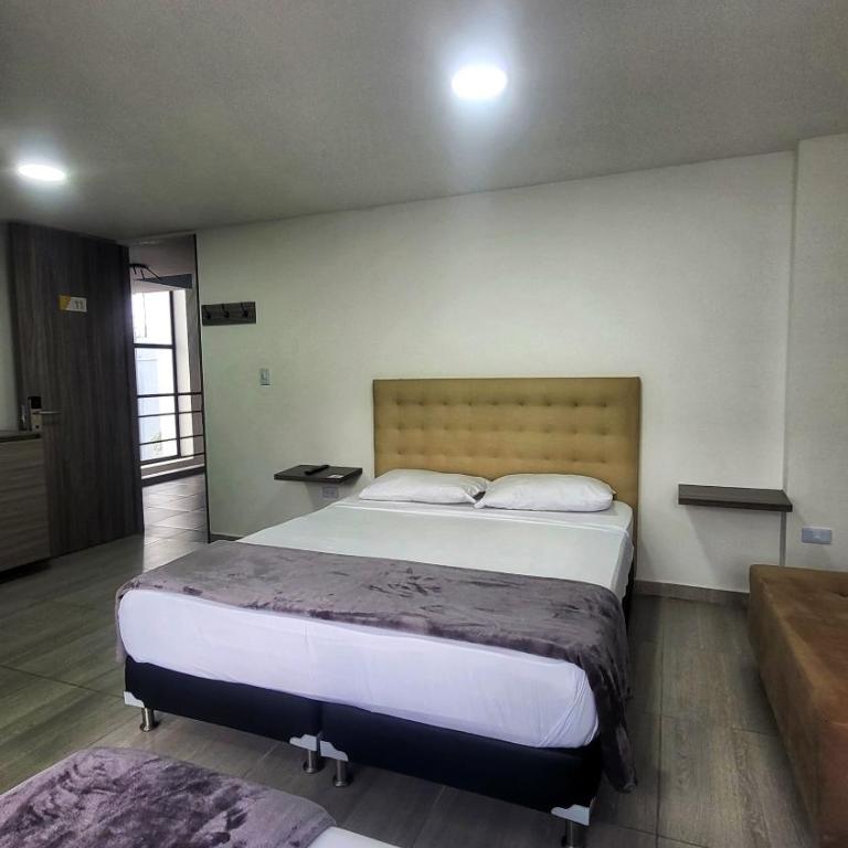 Hotel Golden Hills Manizales - Habitación Familiar Deluxe - 4